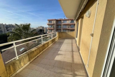 Appartement &agrave; louer &agrave; CAGNES-SUR-MER  - 2 pi&egrave;ces - 49 m&sup2; 