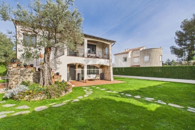 House for sale in ROQUEBRUNE-CAP-MARTIN  - 6 rooms - 165 m&sup2; 