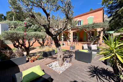 Maison &agrave; vendre &agrave; LE REVEST-LES-EAUX  - 6 pi&egrave;ces - 182 m&sup2; 