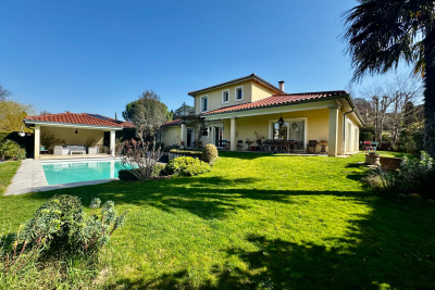 Maison &agrave; vendre &agrave; STE-FOY-LÈS-LYON  - 6 pi&egrave;ces - 175 m&sup2; 