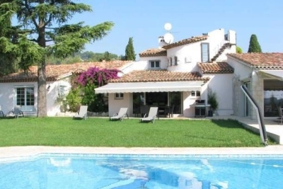 Maison &agrave; louer &agrave; MOUGINS  - 7 pi&egrave;ces - 250 m&sup2; 