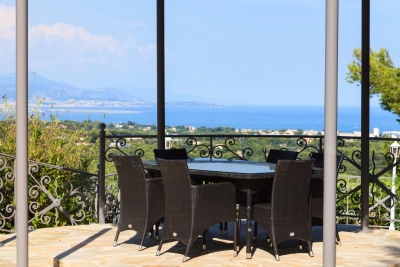 Maison &agrave; louer &agrave; ANTIBES  - 9 pi&egrave;ces - 500 m&sup2; 