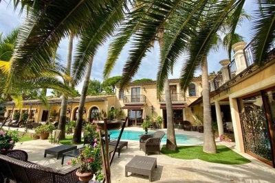 Maison &agrave; louer &agrave; MOUGINS   - 600 m&sup2; 