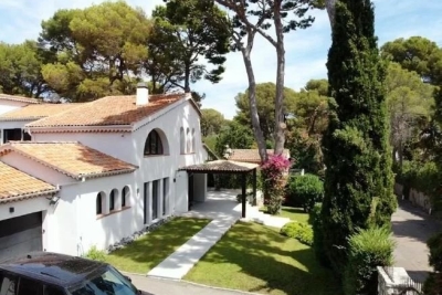Maison &agrave; louer &agrave; ANTIBES  - 5 pi&egrave;ces - 250 m&sup2; 