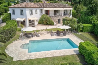 Maison &agrave; louer &agrave; MOUGINS  - 6 pi&egrave;ces - 350 m&sup2; 