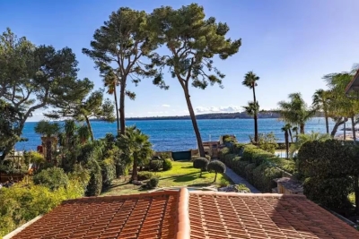 Maison &agrave; louer &agrave; CANNES Tassigny - 7 pi&egrave;ces - 330 m&sup2; 