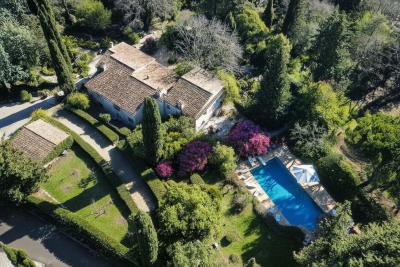 Maison &agrave; vendre &agrave; GRASSE  - 8 pi&egrave;ces - 350 m&sup2; 