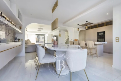 House for sale in RUEIL MALMAISON  - 9 rooms - 306 m&sup2; 