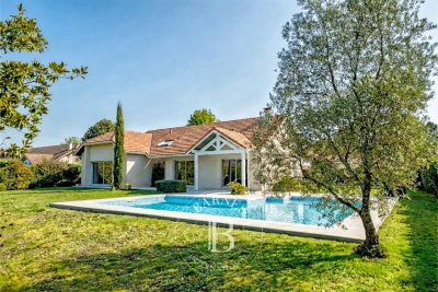Maison &agrave; vendre &agrave; PESSAC  - 8 pi&egrave;ces - 183 m&sup2; 