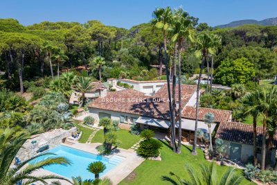 Maison &agrave; vendre &agrave; ST-RAPHAËL  - 9 pi&egrave;ces - 380 m&sup2; 
