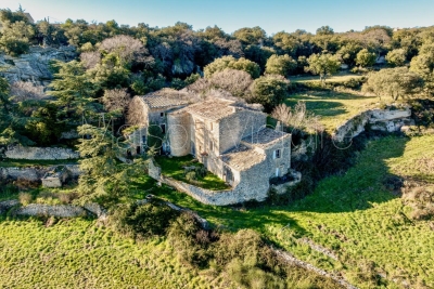 Maison &agrave; vendre &agrave; GORDES  - 15 pi&egrave;ces - 400 m&sup2; 