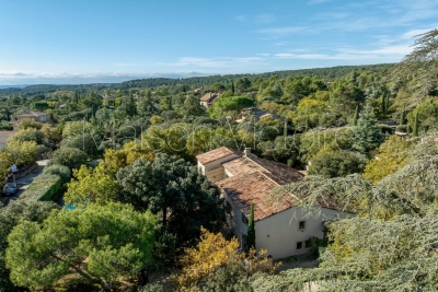 Maison &agrave; vendre &agrave; CABRIÈRES D'AVIGNON  - 8 pi&egrave;ces - 230 m&sup2; 