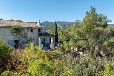 House for sale in MÉNERBES  - 7 rooms - 170 m&sup2; 