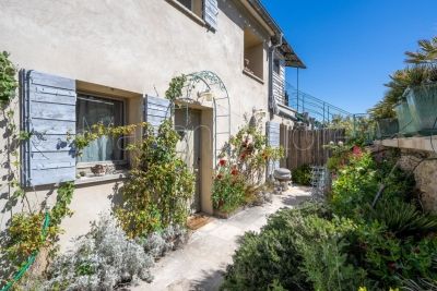 House for sale in MÉNERBES  - 10 rooms - 320 m&sup2; 