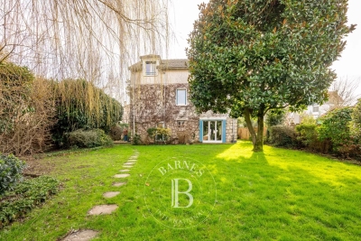 House for sale in RUEIL MALMAISON  - 10 rooms - 204 m&sup2; 