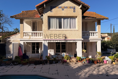 Maison &agrave; vendre &agrave; SANARY-SUR-MER  - 5 pi&egrave;ces - 150 m&sup2; 