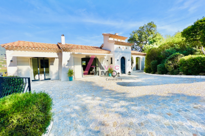 Maison &agrave; vendre &agrave; CAVALAIRE-SUR-MER  - 5 pi&egrave;ces - 140 m&sup2; 