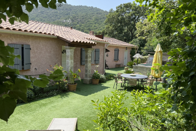 House for sale in PLAN-DE-LA-TOUR  - 6 rooms - 150 m&sup2; 