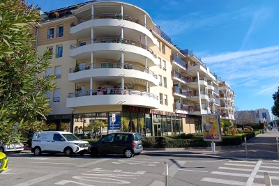 Appartement &agrave; vendre &agrave; Cannes-la-Bocca  - 3 pi&egrave;ces 61 m&sup2; 