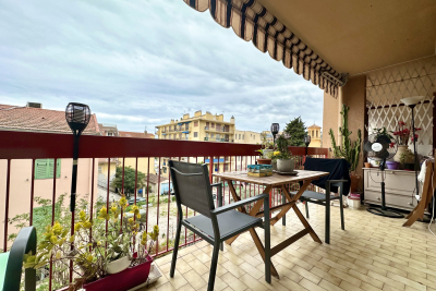 Appartement &agrave; vendre bord de mer terrasse plein pied alpes maritimes 