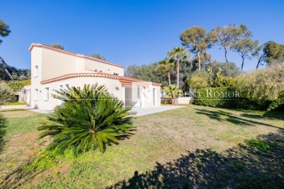 House for sale in NICE  - 6 rooms - 198 m&sup2; 