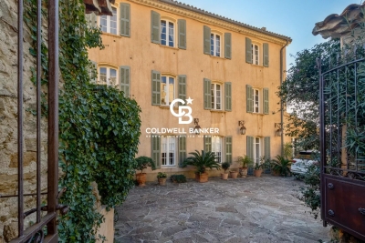 Maison &agrave; vendre &agrave; BORMES-LES-MIMOSAS  - 14 pi&egrave;ces - 538 m&sup2; 
