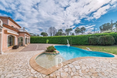 Maison &agrave; vendre &agrave; ROQUEFORT-LES-PINS  - 7 pi&egrave;ces - 240 m&sup2; 