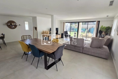 Maison &agrave; vendre &agrave; GRASSE  - 7 pi&egrave;ces - 255 m&sup2; 