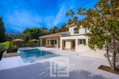 Maison &agrave; vendre &agrave; MOUGINS  - 7 pi&egrave;ces - 300 m&sup2; 