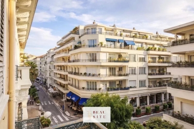 Apartment for sale in NICE Cimiez - 8 rooms - 128 m&sup2; 