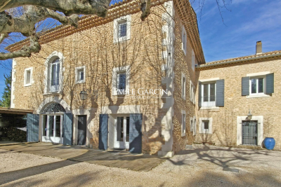 Maison &agrave; vendre &agrave; L'ISLE-SUR-LA-SORGUE  - 7 pi&egrave;ces - 377 m&sup2; 