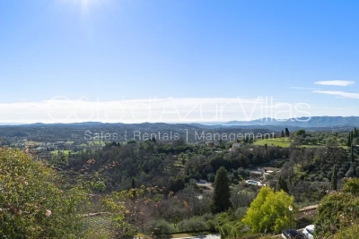 House for sale in CHATEAUNEUF-GRASSE  - 12 rooms - 425 m&sup2; 