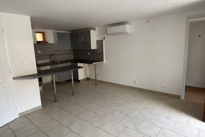 Appartement &agrave; louer &agrave; BORMES-LES-MIMOSAS  - 4 pi&egrave;ces - 59 m&sup2; 