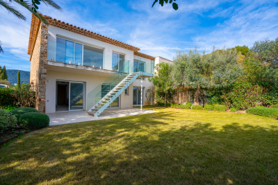 House for sale in CAVALAIRE-SUR-MER  - 5 rooms - 150 m&sup2; 