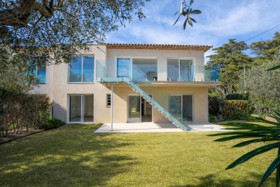House for sale in CAVALAIRE-SUR-MER  - 5 rooms - 168 m&sup2; 