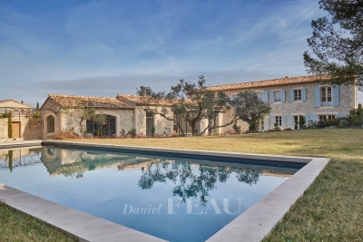 House for sale in EYGALIÈRES  - 7 rooms - 340 m&sup2; 