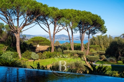 House for sale in ST-TROPEZ  - 8 rooms - 465 m&sup2; 