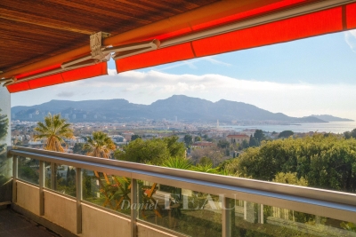 Apartment for sale in MARSEILLE 8EME  - 2 rooms - 90 m&sup2; 