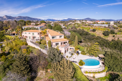 Maison &agrave; vendre &agrave; CAGNES-SUR-MER  - 8 pi&egrave;ces - 330 m&sup2; 