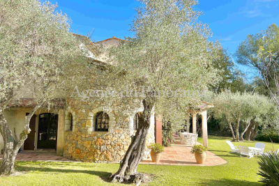 Maison &agrave; vendre &agrave; SPÉRACÈDES  - 5 pi&egrave;ces - 205 m&sup2; 