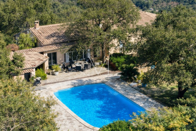 Maison &agrave; vendre &agrave; PLAN-DE-LA-TOUR  - 8 pi&egrave;ces - 175 m&sup2; 