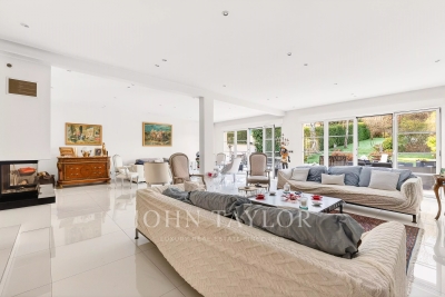 House for sale in RUEIL MALMAISON  - 8 rooms - 400 m&sup2; 