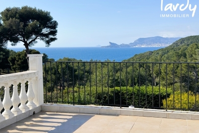 Maison &agrave; vendre &agrave; ST-CYR-SUR-MER  - 6 pi&egrave;ces - 250 m&sup2; 