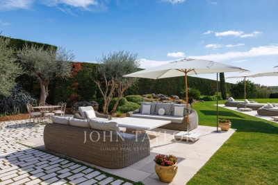 Villa in Roquefort-les-Pins for rental from 13 000 € / week, Photo 17