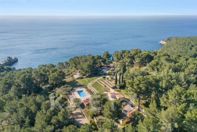 Maison &agrave; vendre &agrave; ST-CYR-SUR-MER  - 9 pi&egrave;ces - 280 m&sup2; 