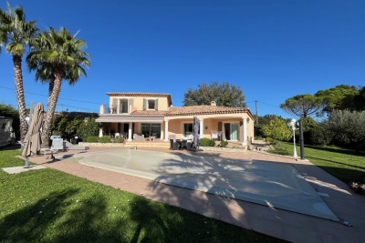 Maison &agrave; vendre &agrave; BAGNOLS-EN-FORÊT  - 6 pi&egrave;ces - 200 m&sup2; 