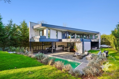 House for sale in GARCHES Pasteur - 12 rooms - 356 m&sup2; 