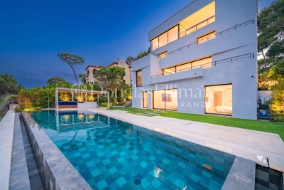 House for sale in CAP D'ANTIBES  - 8 rooms - 482 m&sup2; 