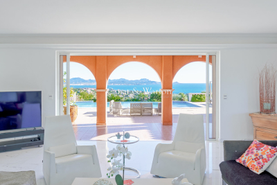 Maison &agrave; vendre &agrave; ROQUEBRUNE-SUR-ARGENS  - 6 pi&egrave;ces - 280 m&sup2; 