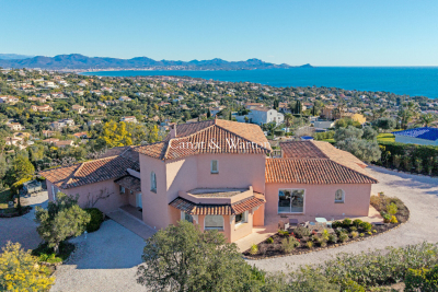 Maison &agrave; vendre &agrave; ROQUEBRUNE-SUR-ARGENS  - 6 pi&egrave;ces - 280 m&sup2; 